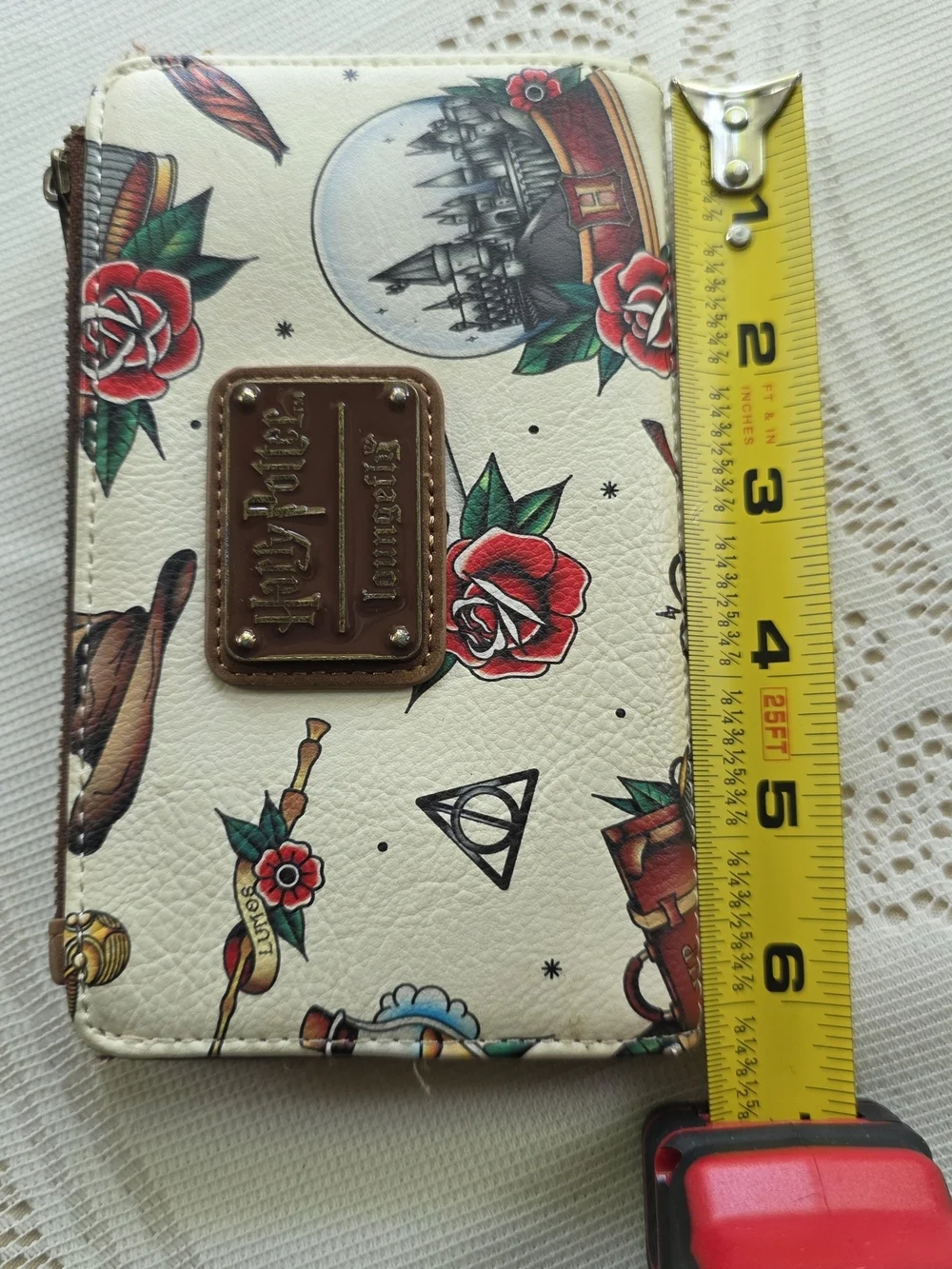 Harry Potter Loungefly Cream Wallet with Red Rose Print - Picture 9 of 10